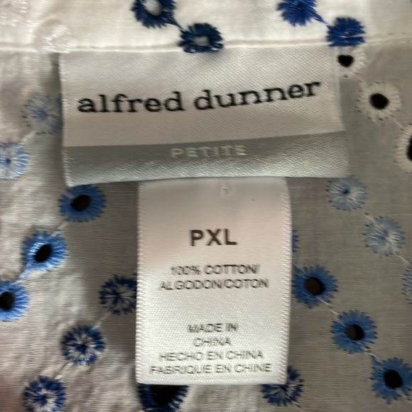 Women’s size petite extra large blue and white Alfred Dunner button up blouse - Picture 2 of 10